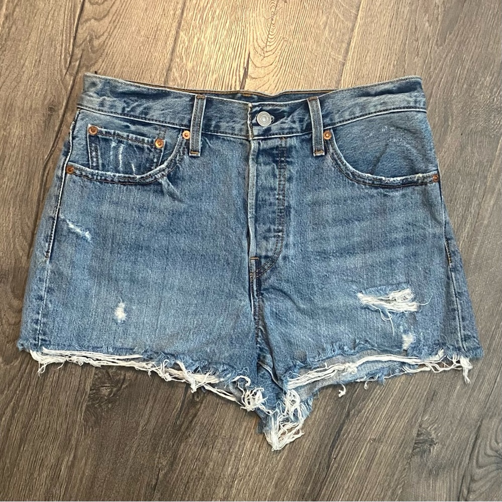 Levi Wedgie Shorts Size 30